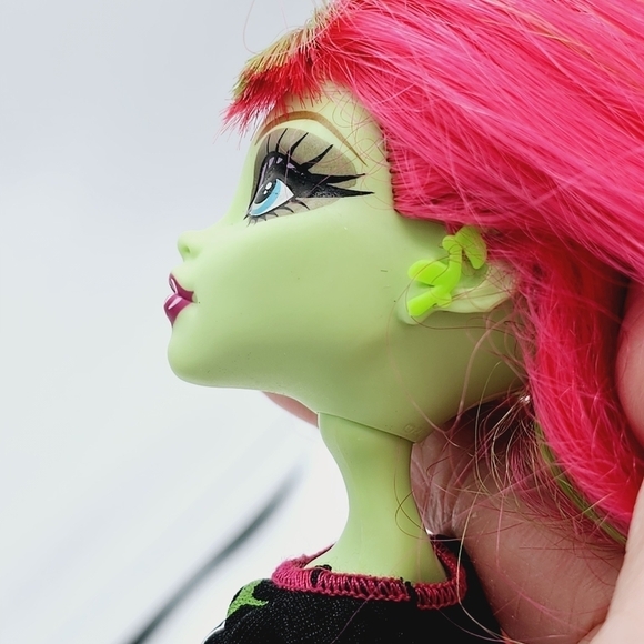 Monster High Venus McFlytrap Ghoul Spirit Doll - Picture 9 of 9